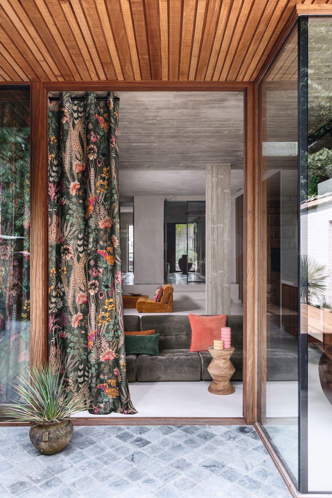 chivasso-contemporary-floral.jpg