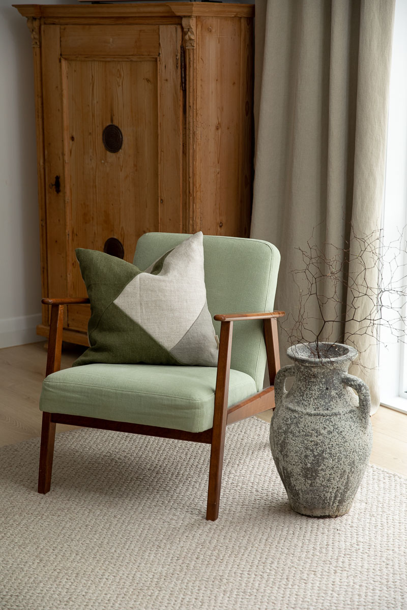 hemptech_rinnovo-curtain-light-ecru-and-chair-willow-green,-cushion-rain-forest,-dune-and-cement_rgb-72dpi-.jpg