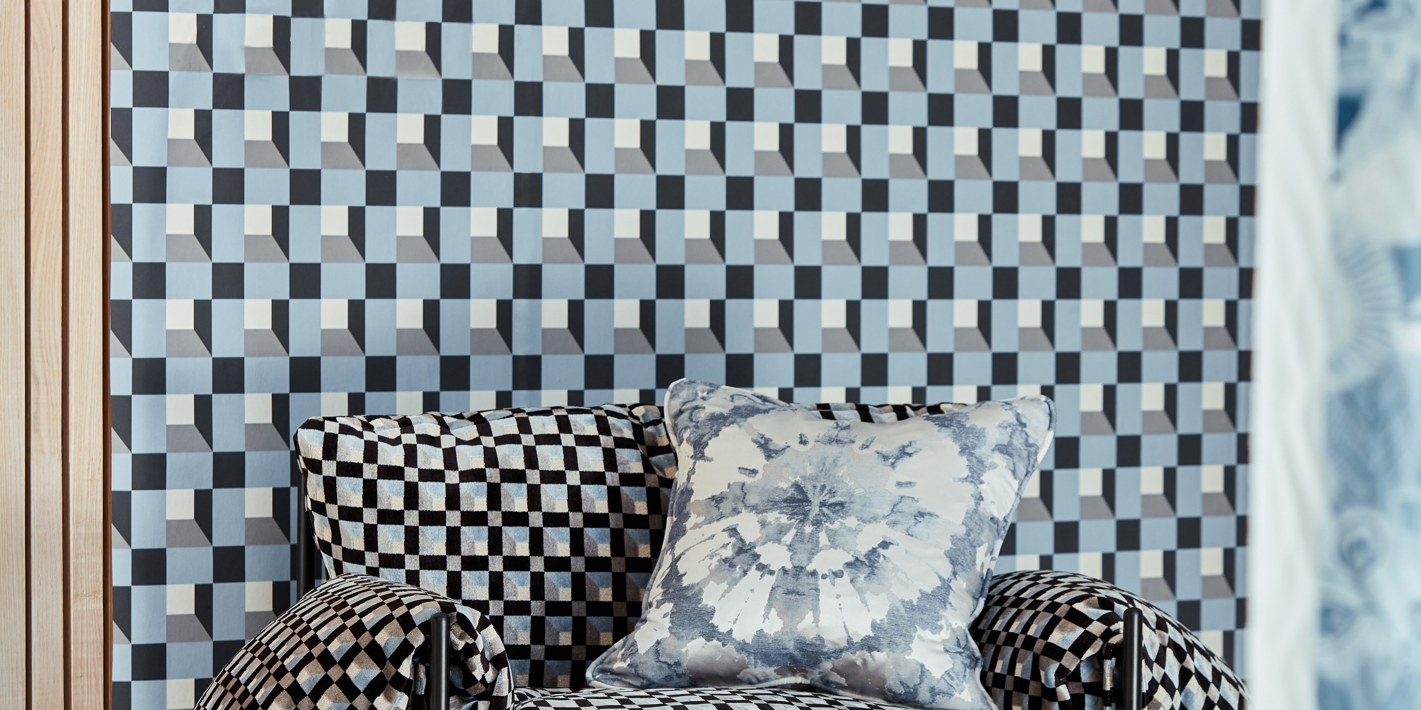 lowhero-harlequin_colour3_reflect.jpg