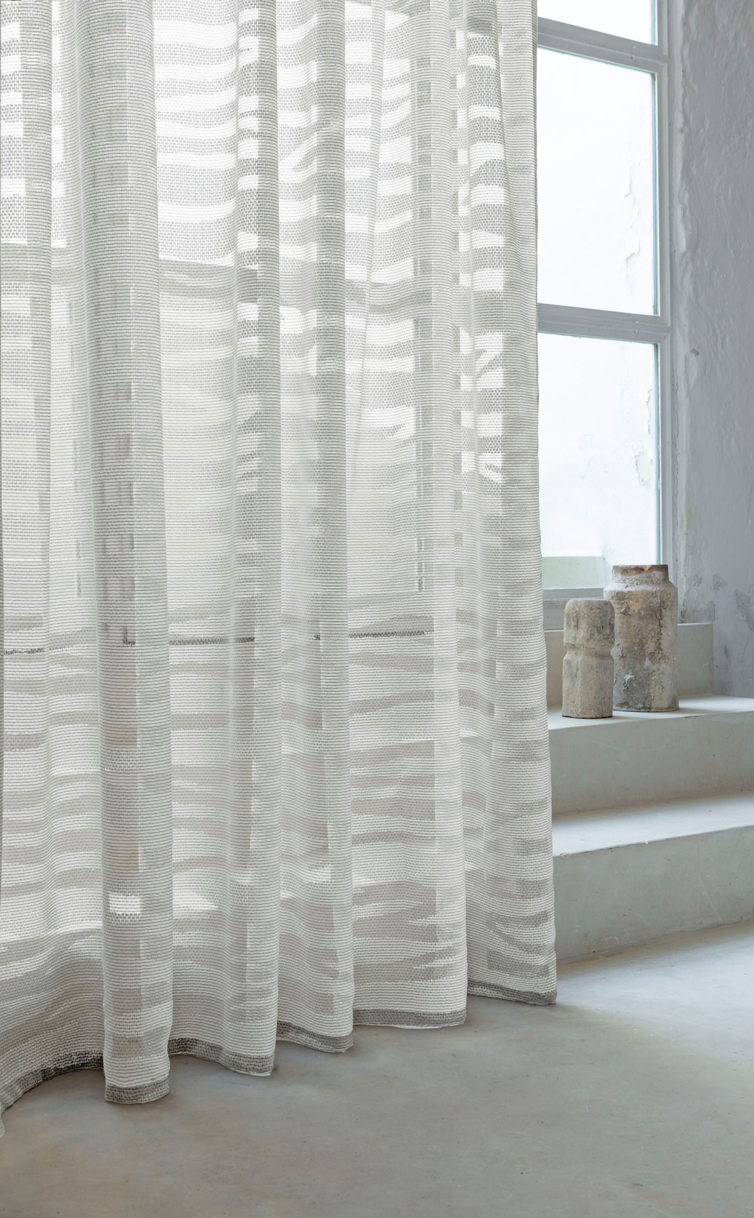 lrchivasso-contemporary-sheer-stripe.jpg