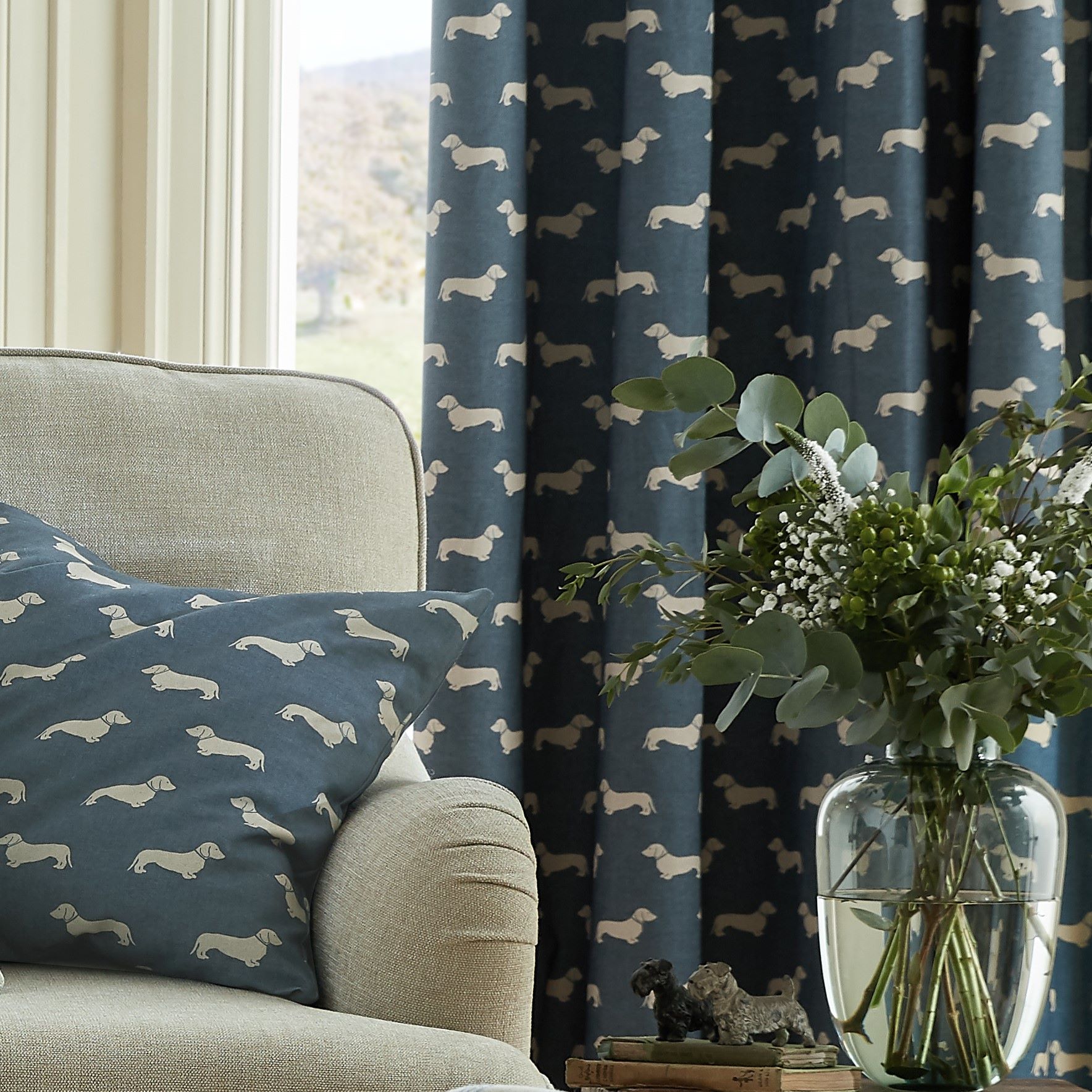 low-closeupemily-bond-living-room-01.jpg