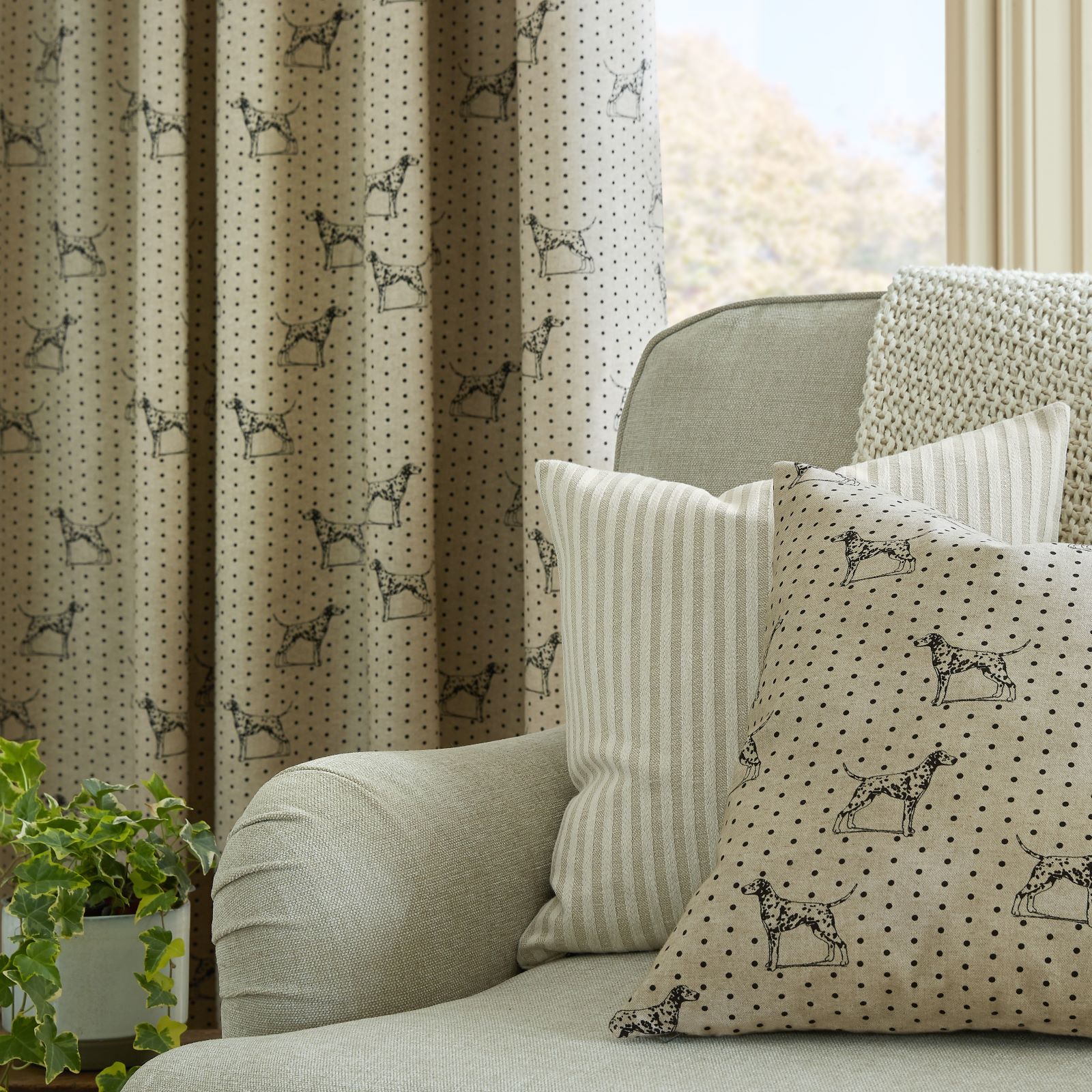 lowemily-bond-living-room-12.jpg