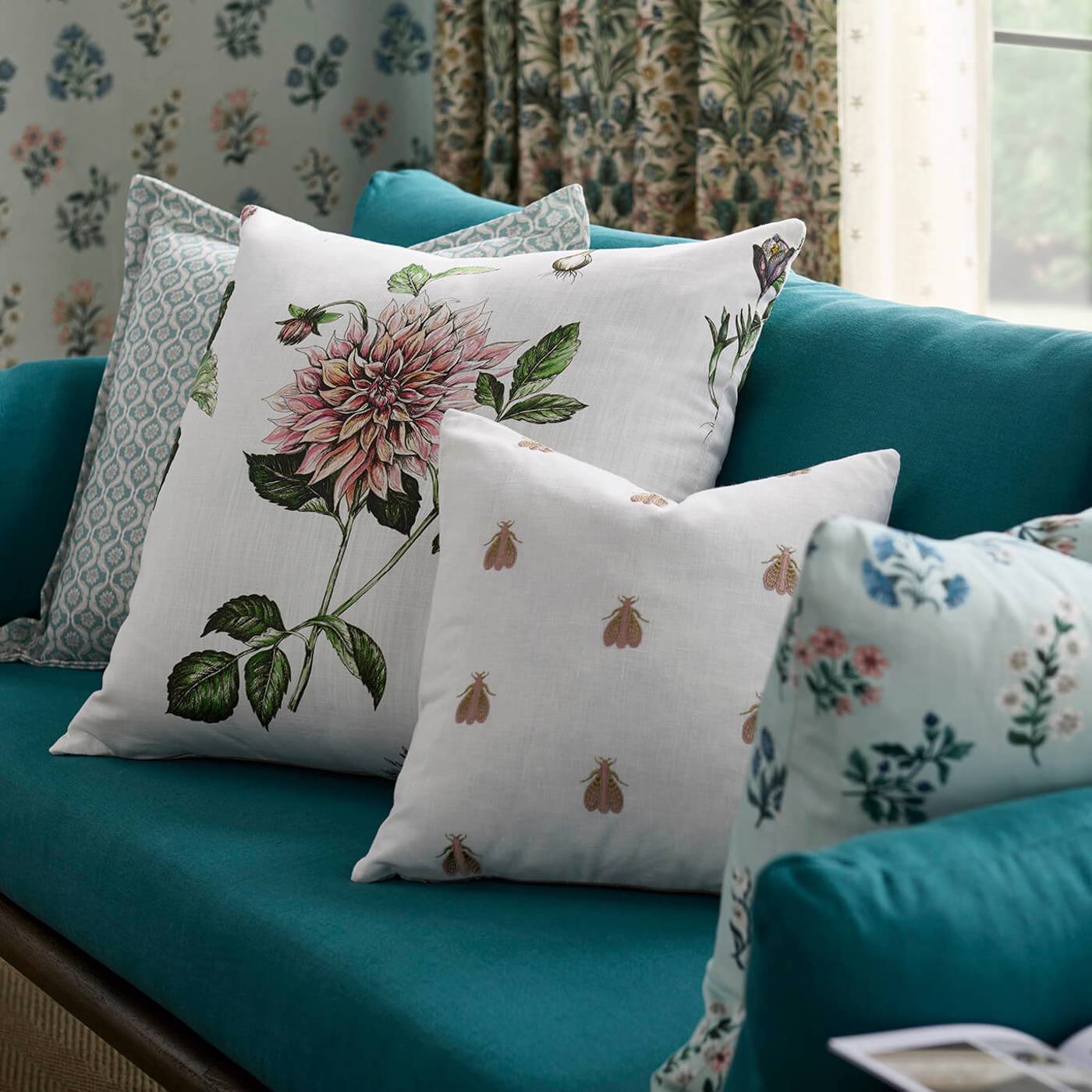 secret_garden_leiden_closeup_cushions.jpg
