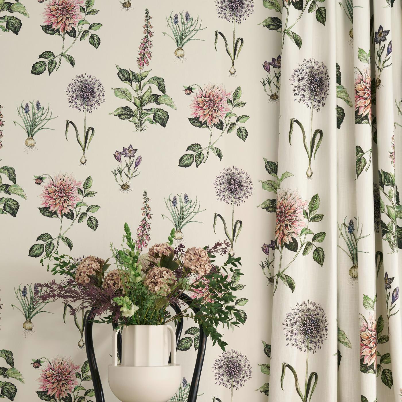 secret_garden_wallpaper_cameo_2_detail.jpg